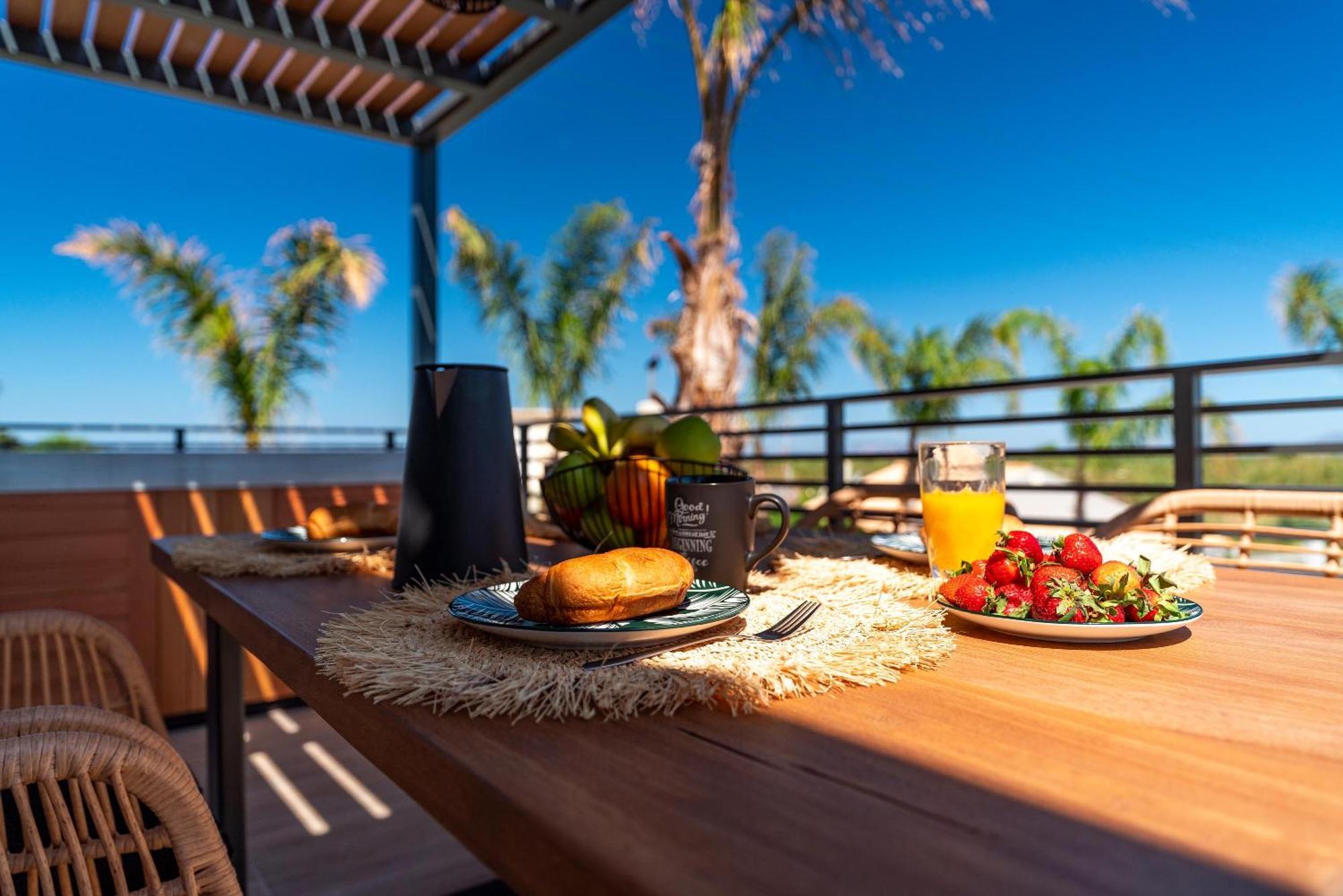 Palmeral Luxury Suites Kremastí الغرفة الصورة